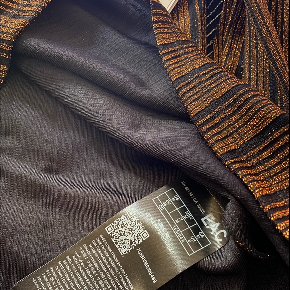 NWT Guess mock neck top - Picture 5 of 8